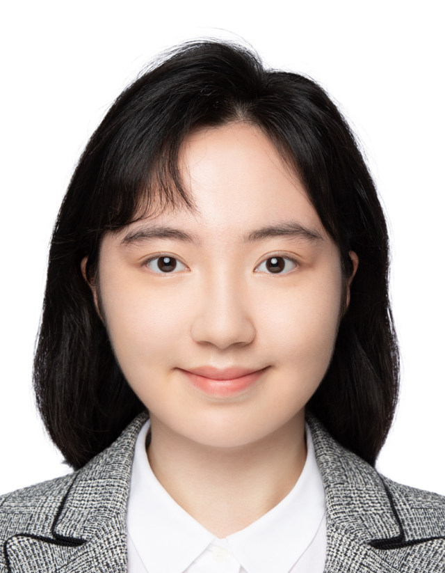 黄睿灵证件照